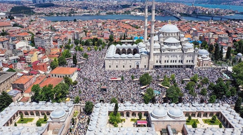 Gültekin'den Ustaosmanoğlu'nun cenazesine katılan siyasetçilere tepki: Bu ikiyüzlü siyaset anlayışıyla nereye kadar deva