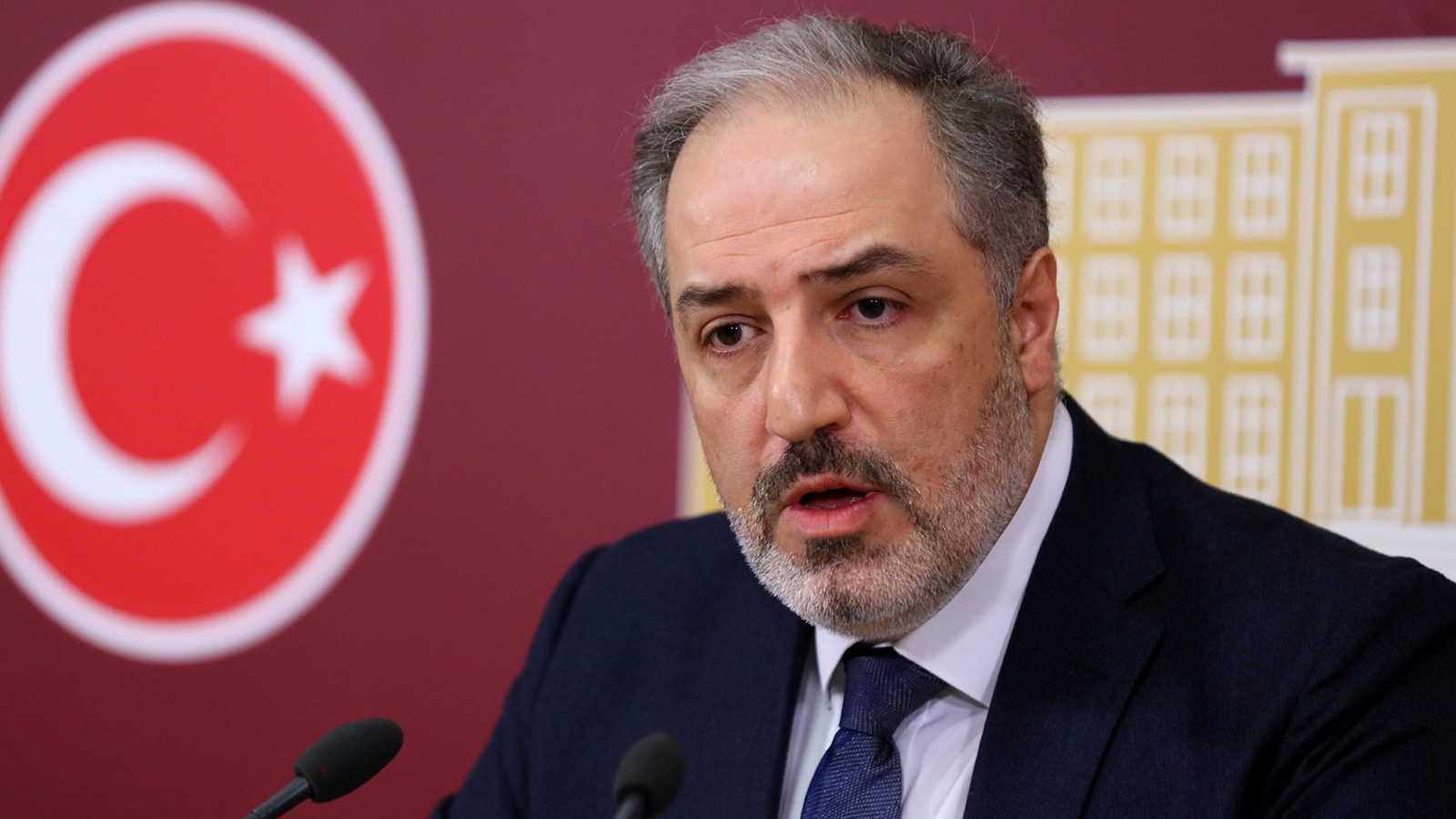 Gündeme komik bir mola! Yeneroğlu AKP'nin otoriter rejim gidişatıyla mücadele etmiş