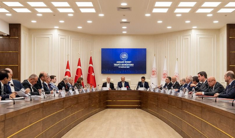 ASGARİ ÜCRETTE İLK TOPLANTI SONA ERDİ