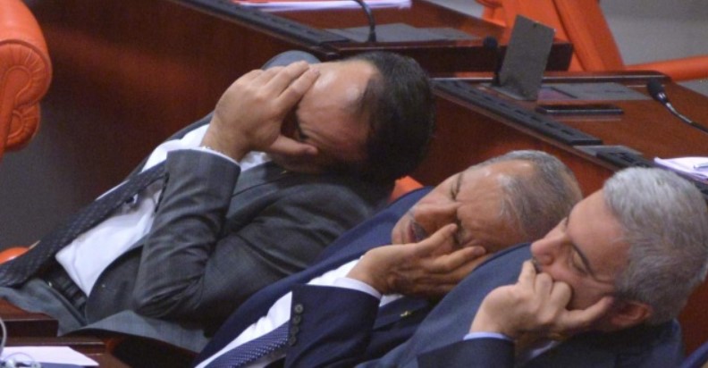 ÇOK YORULDULAR EKİME KADAR TATİLE GİRDİLER