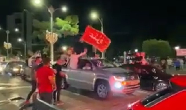 ŞANLIURFA'DA SURİYE BAYRAKLARI AÇTILAR VATANDAŞLAR ÇİLEDEN ÇIKTI!