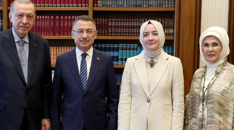 CUMHURBAŞKANI YARDIMCISI FUAT OKTAY AŞKI SARAYDA BULDU