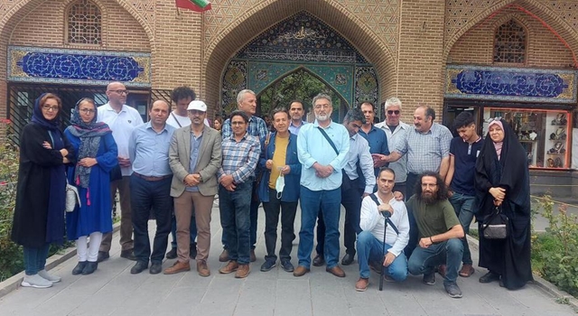 Tebriz ve Erdebil'li belgeselciler Şah İsmail'in mezarı başında