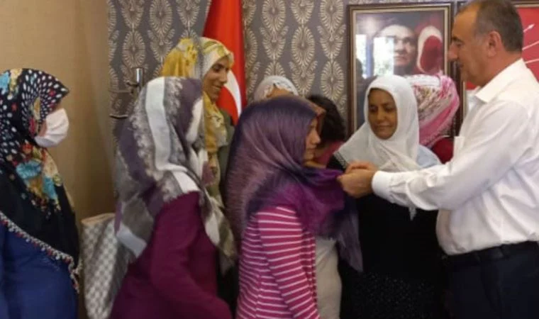 AKP’li vatandaş, “Tencere kaynamıyor” diyerek isyan etti