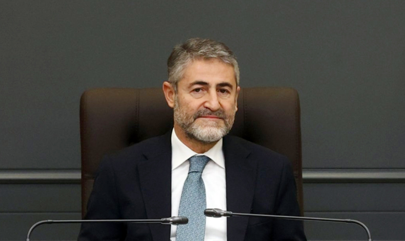 AKP anketlerdeki düşüşün faturasını Nebati'ye kesti!