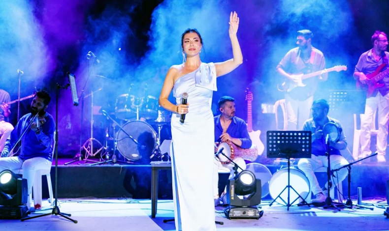 Ebru Yaşar'a "Geleceğe Nefes" konserlerinden tam not