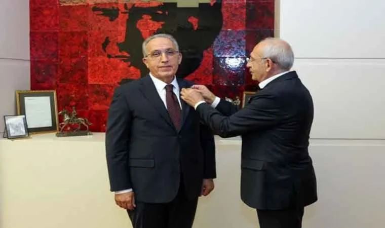 Eski AKP'li isim CHP'ye katıldı