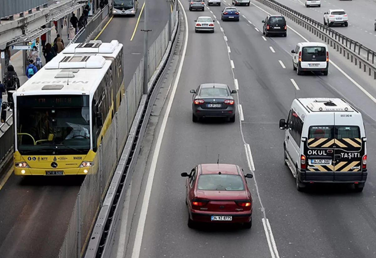 İstanbul'da pazartesi günü ulaşım hangi saatlerde ücretsiz olacak?