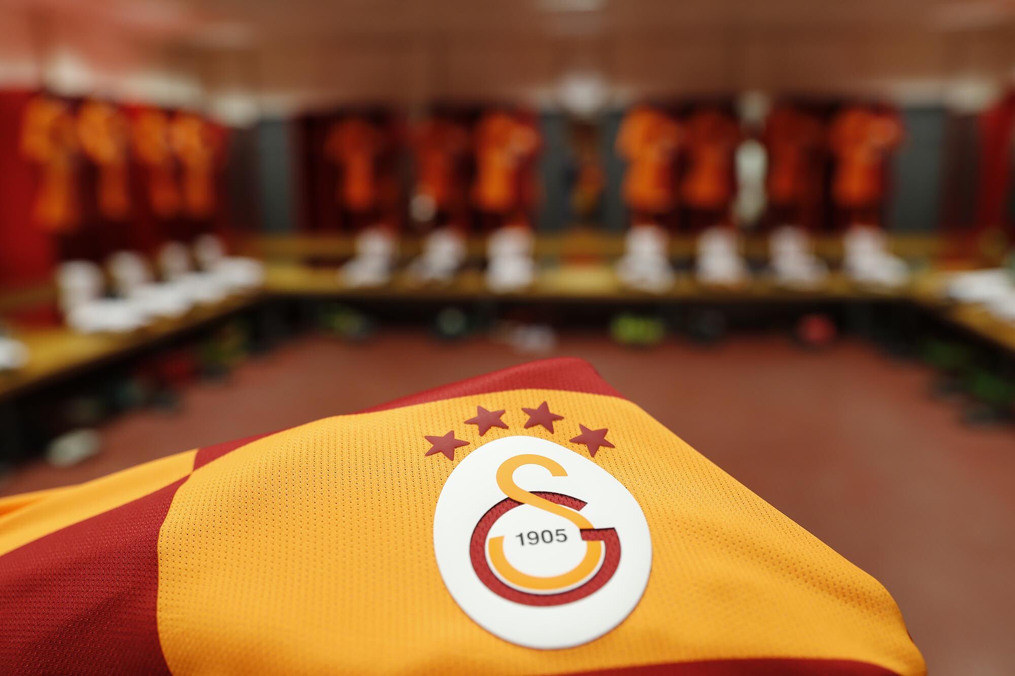 Eski Galatasaraylı futbolu bıraktı