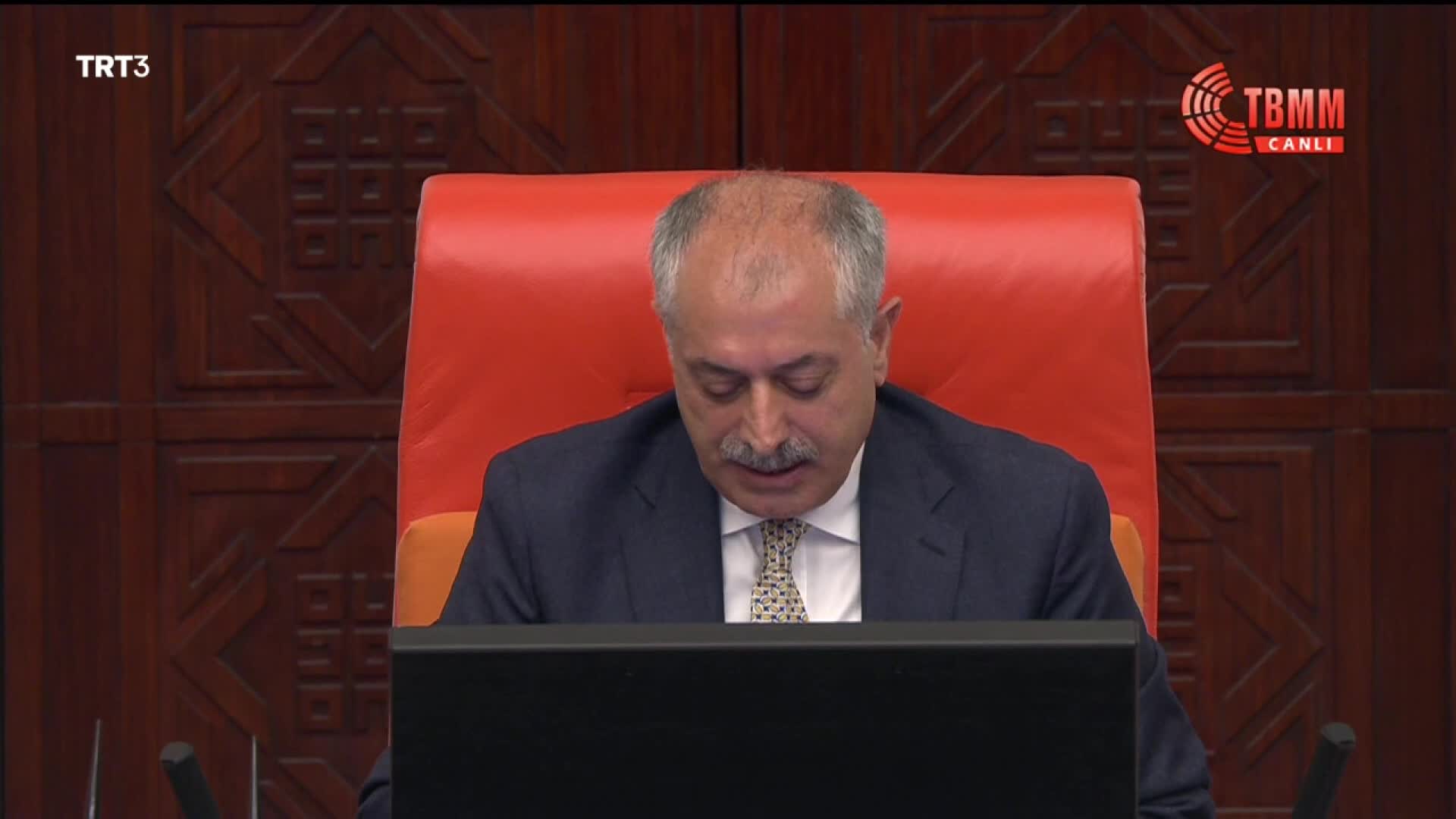 AHMET AKIN: “AK PARTİ MİLLETVEKİLLERİNE SORUYORUM, SİZ BU ŞARTLARDA KENDİ EVLATLARINIZI O MADENE İNDİRİR MİYDİNİZ? BU TEDBİRSİZLİKLE GÖNDERİR MİYDİNİZ? VİCDANINIZ RAHAT MI?”