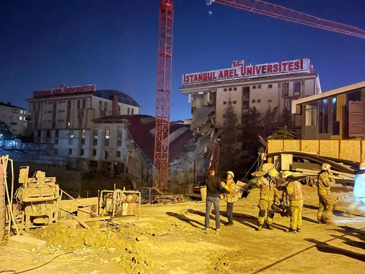 Özel üniversitenin binası böyle çöktü!