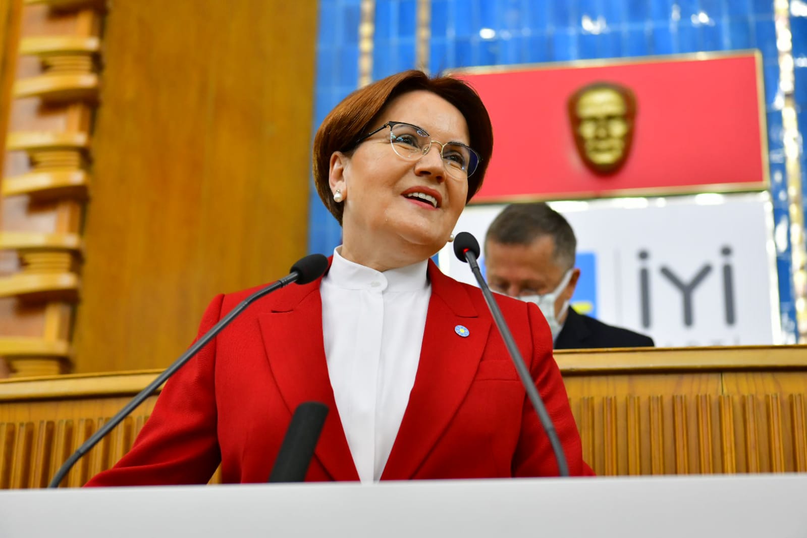 Akşener, eski bakanı görünce şaşırdı!