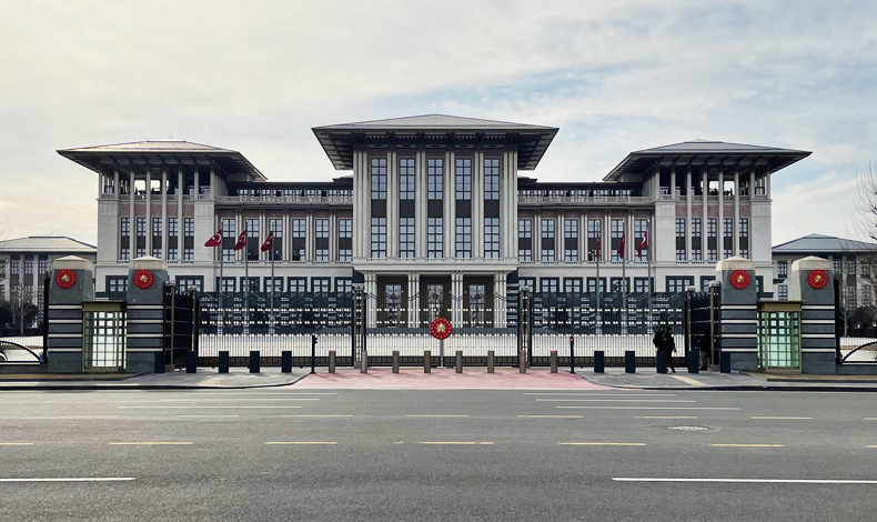 AKP’li vekilden flaş iddia: Saray’dan para alıp parti kuran kim?