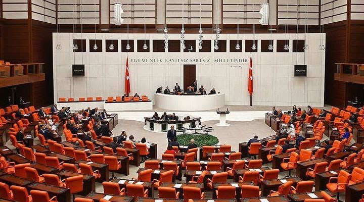 Meclis tatil kararı aldı, EYT 2023'e kaldı