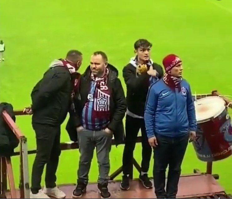 İstiklâl Marşımıza büyük saygısızlık: Trabzonspor'lular çok konuşulacak bir rezalete imza attı.