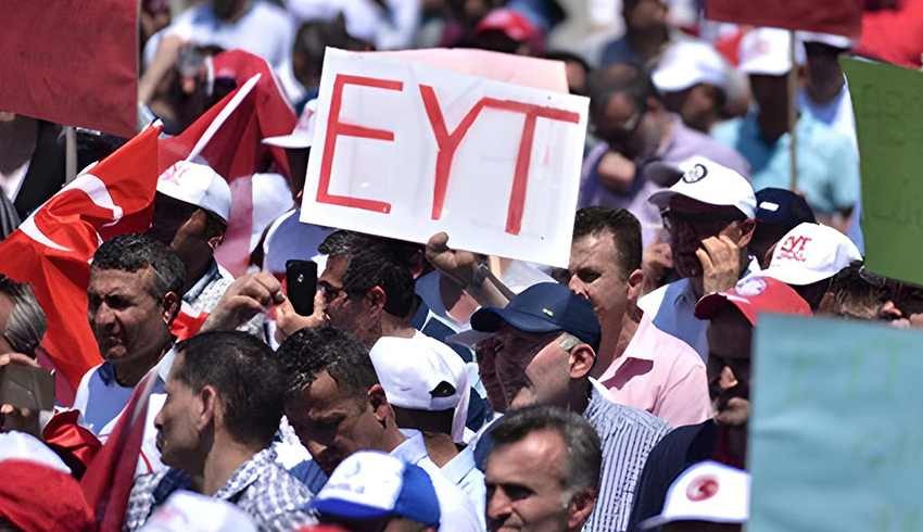 EYT coşkusu sokağa taştı