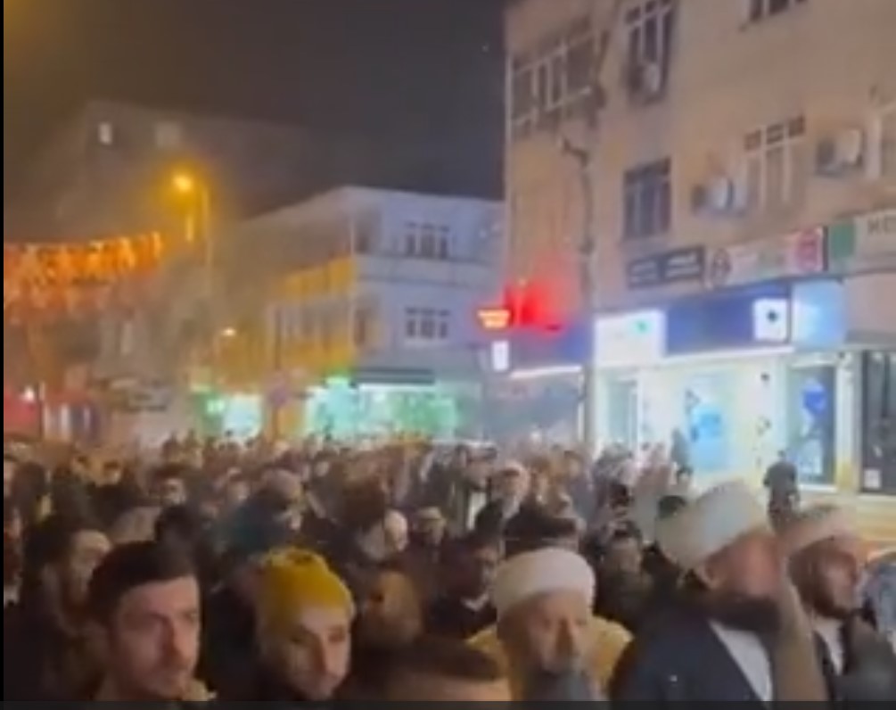 Gericilikte el yükselten İsmailağa Örgütü'nden Yılbaşı protestosu