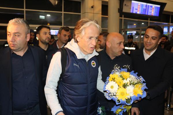 Fenerbahçe'ye Antalya'da coşkulu karşılama
