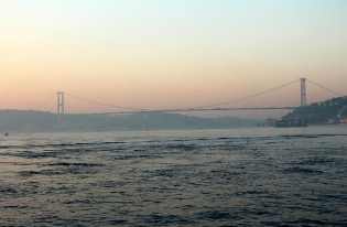İstanbul'da sis etkisini sürdürüyor