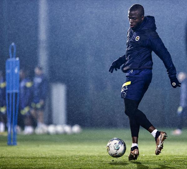 Fenerbahçe’de Valencia takımla çalıştı