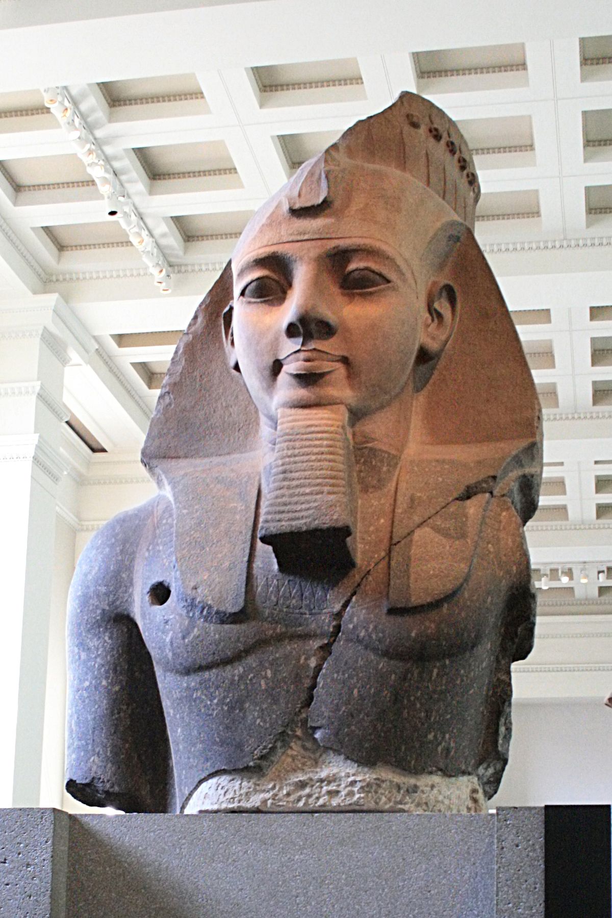 2. Ramses'in heykeli az kalsın çalınıyordu