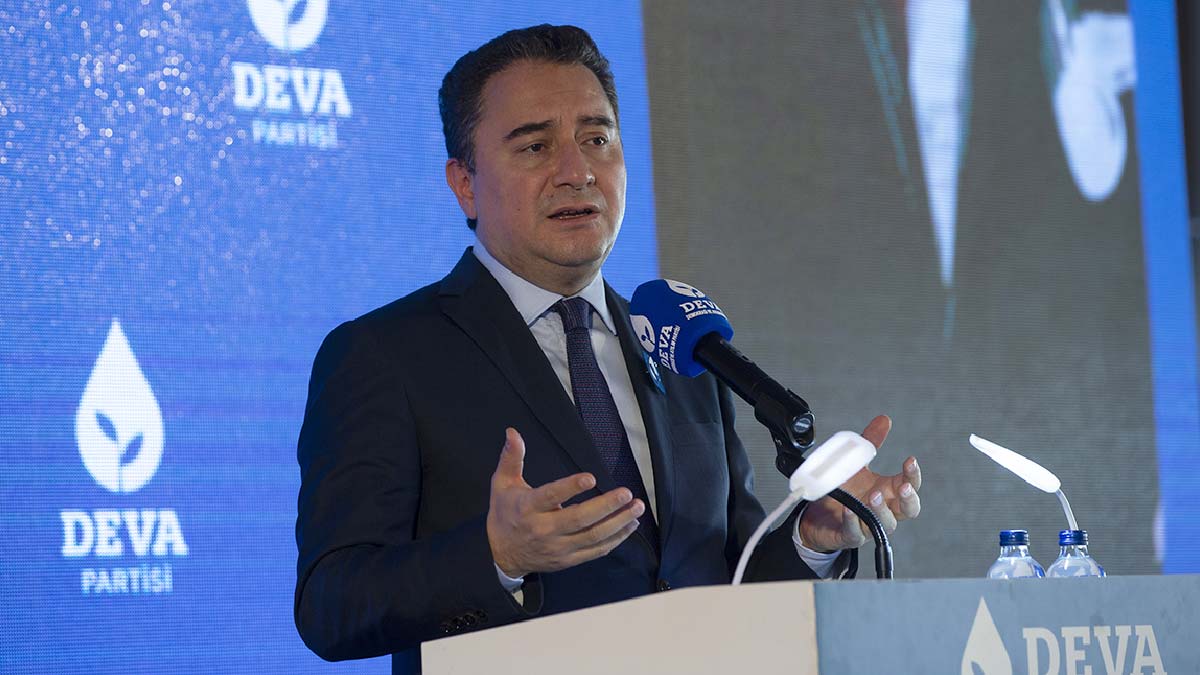 Ali Babacan Soylu'ya yüklendi: 'Ülkeyi normal yollarla yönetemeyenler...'