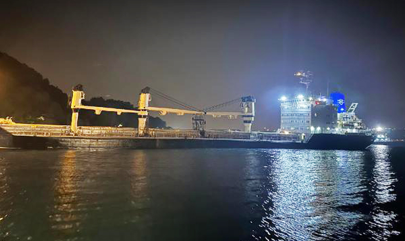 İstanbul Boğazı'nda gemi trafiği askıya alındı