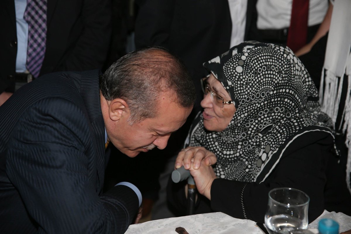 Şule Yüksel Şenler kimdir?