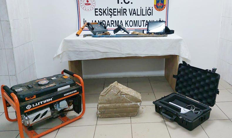 Defineciler, tarihi eserle yakalandı: 5 gözaltı