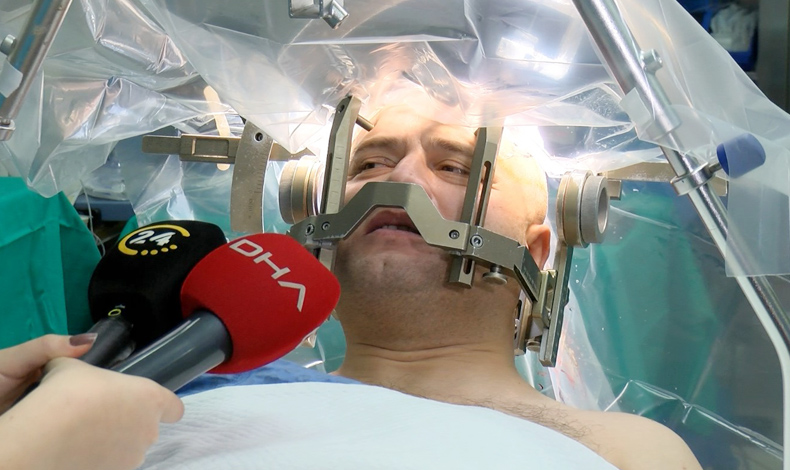 12 yaşında Parkinson'a yakalandı; 21 yıl sonra beyin pili takıldı