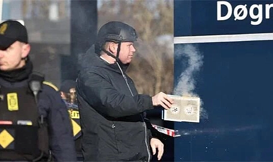 Şimdi de Danimarka'da Kur-an yaktı