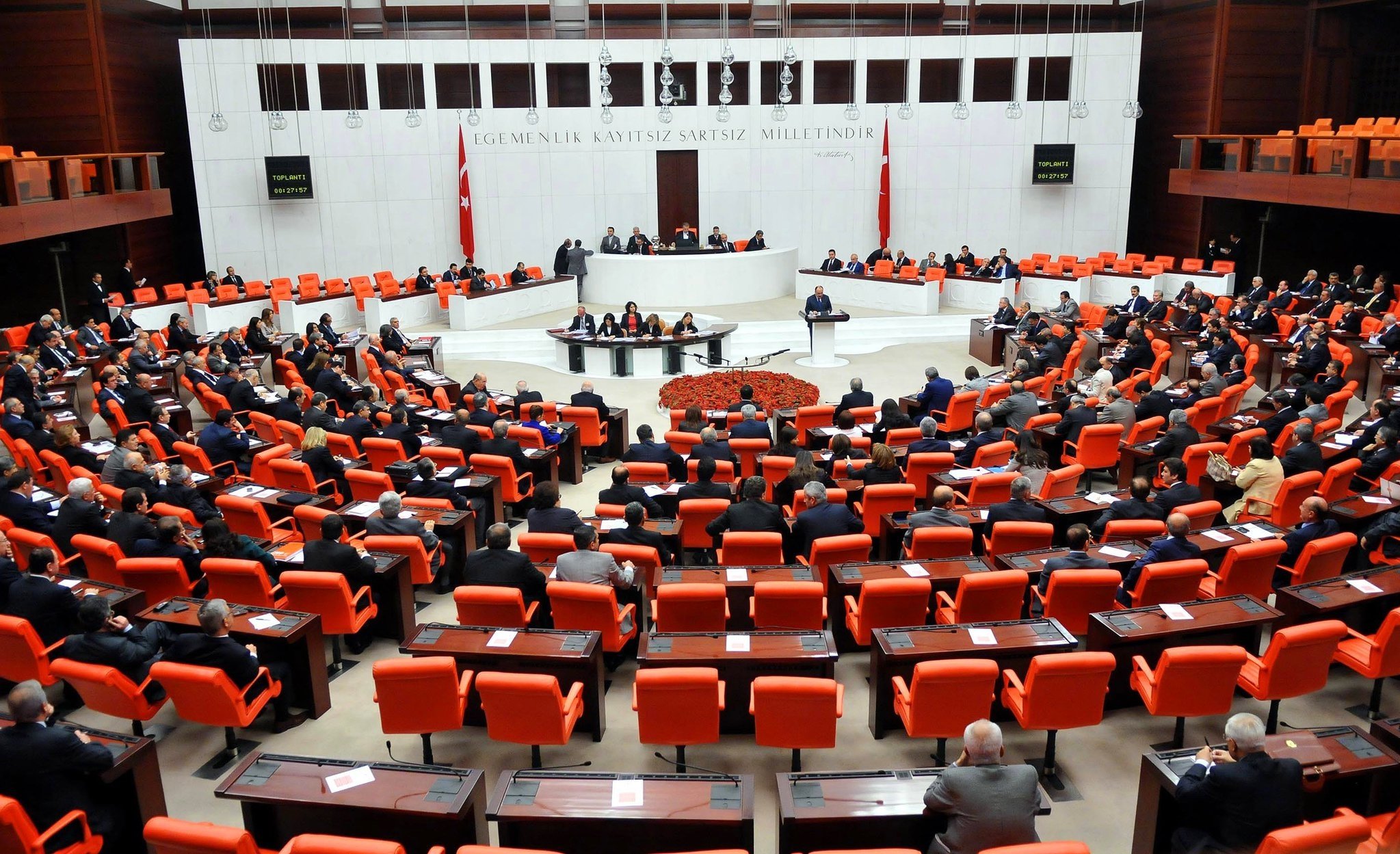 Siyasette seviye neden düşük