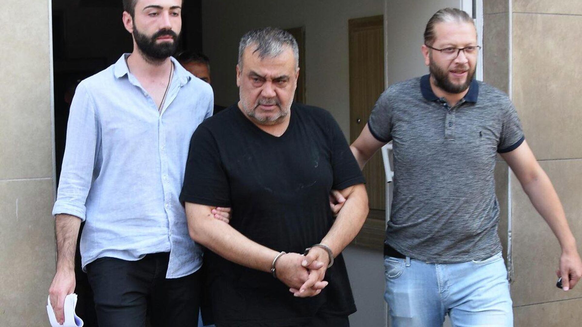 Şarkıcı Metin Işık'a, eşine ve oğluna müebbet hapis istemi