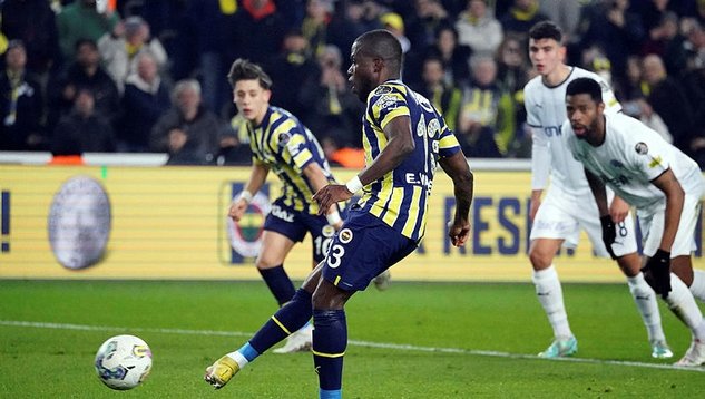 Eski hakemler toplandı, çok tartışılan o penaltı kararını bakın nasıl yorumladılar!