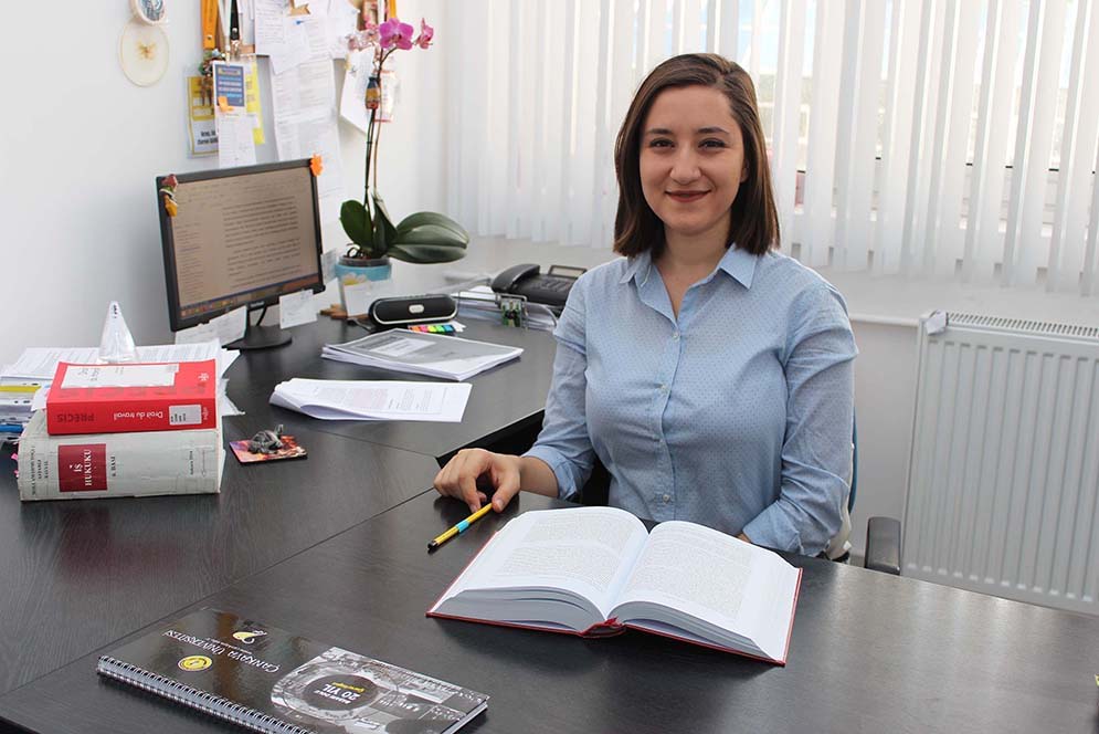Öldürülen akademisyene hakaretten yargılanan avukatın avukatına da tepki!