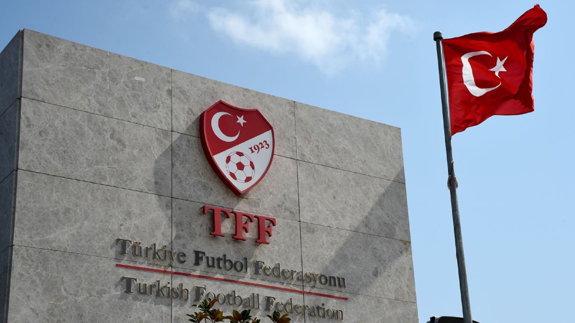 TFF Başkanı, bir kulübün ligden çekildiğini açıkladı