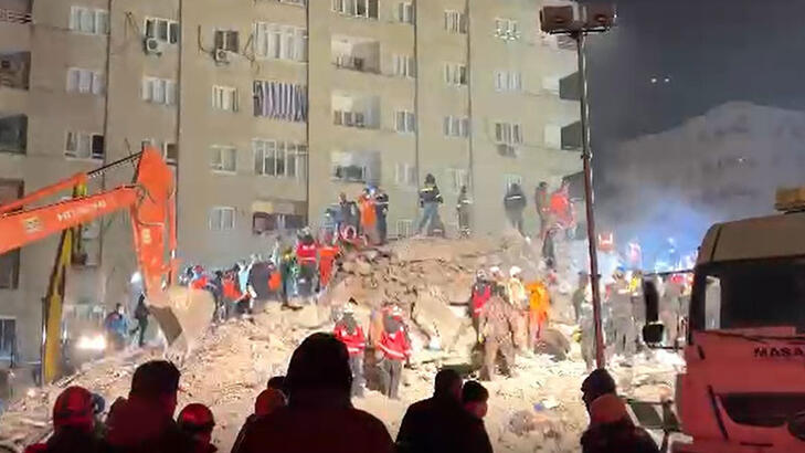 Enkazdan 88 saatin sonunda kurtarılan Murat'ın ilk sözü: "Çok susadım ağabey" oldu