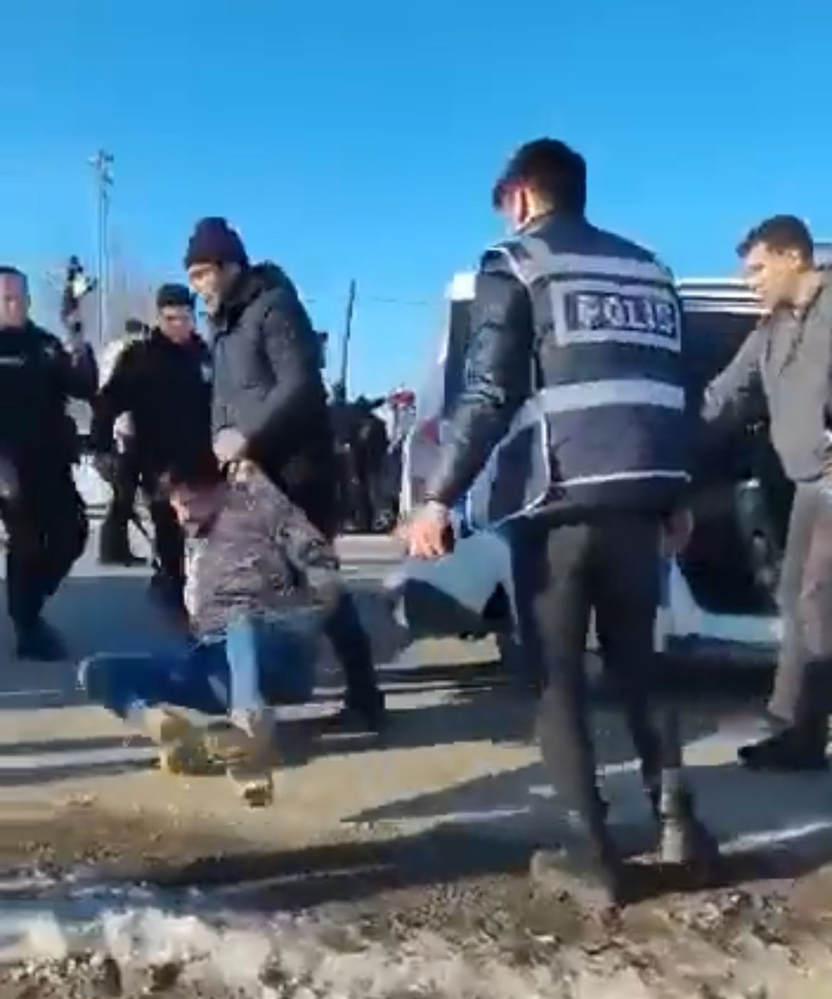 Afet bölgesine yardıma giden TIR'lara ateş açıp yağmalayan şerefsizler yakalandı