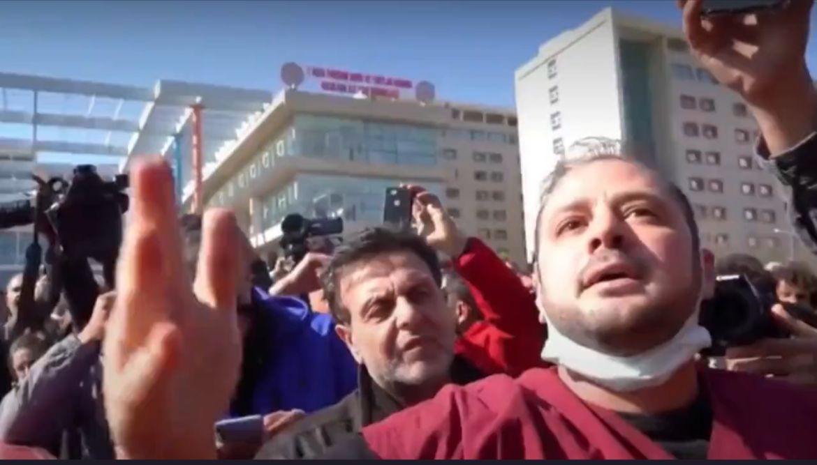 Ümit Özdağ, Suriyeli istilasına öfkelenen vatandaşlara sağ duyu çağrısında bulundu