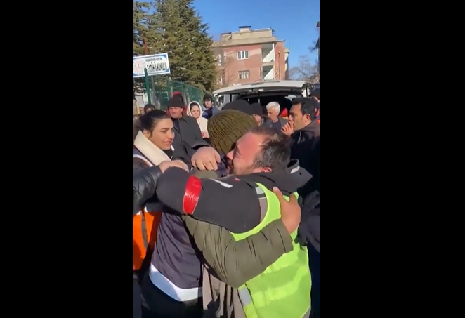 TRT kamerasını gören vatandaş isyan etti