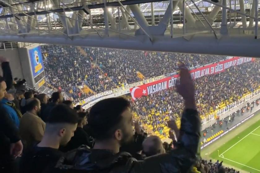 Fenerbahçe tribünlerinden ''Hükümet istifa'' tezahüratı