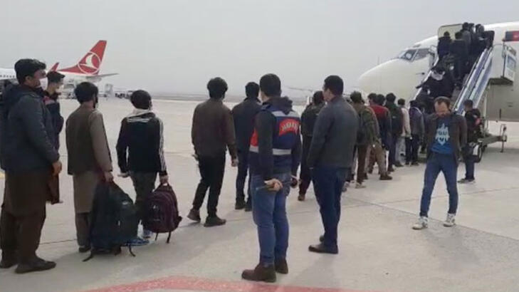 Göç idaresi açıkladı: '19 bin 405 düzensiz göçmen sınır dışı edildi'