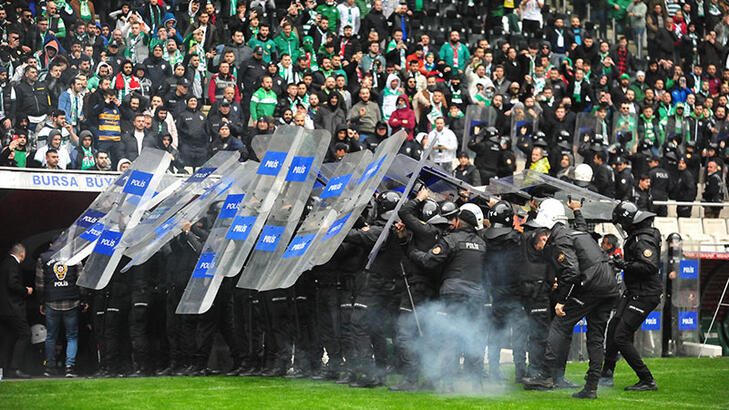 Bursaspor'un seyircisiz oynama cezası düşürüldü mü?