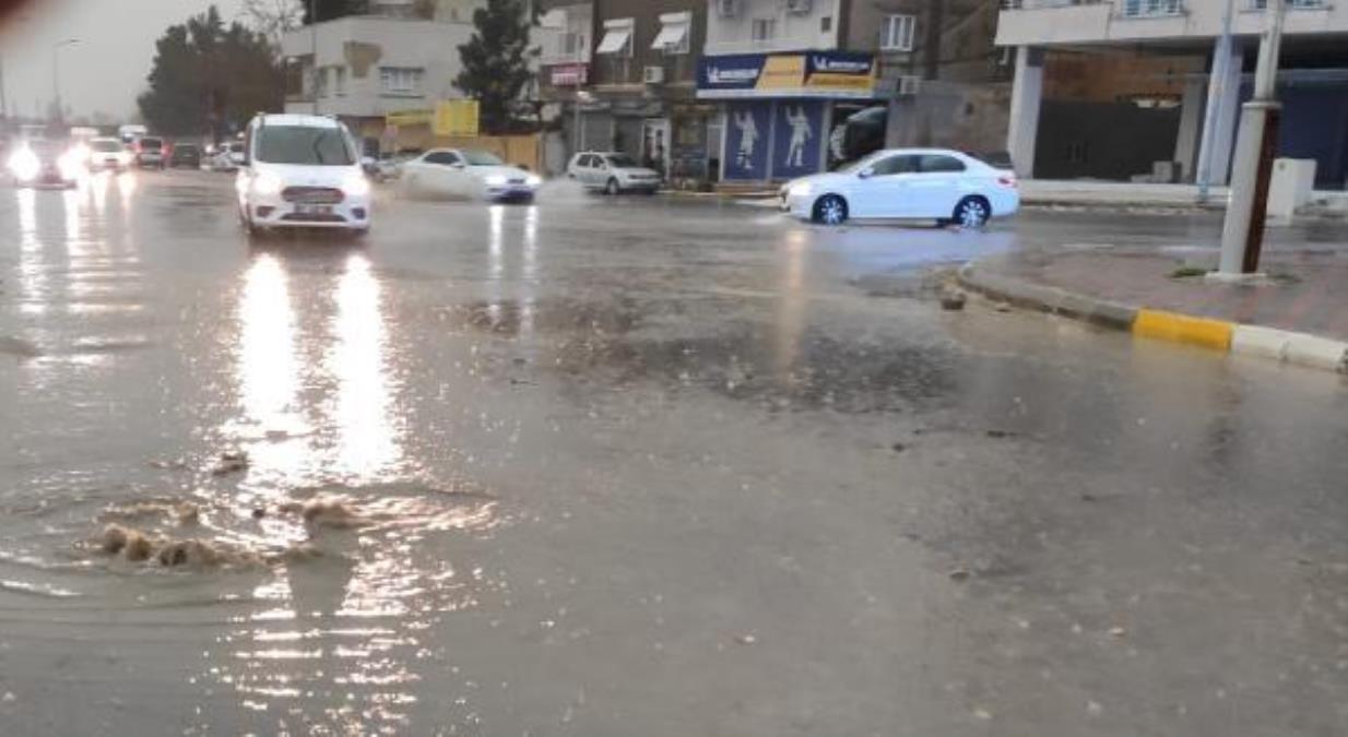 Mardin'de sağanak hayatı olumsuz etkiledi