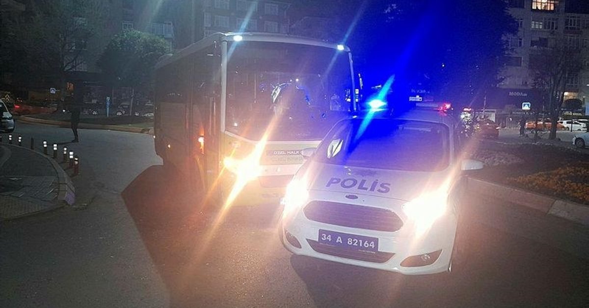 Polisi peşine takan yolcu midibüsü İstanbul sokaklarını biribirine kattı