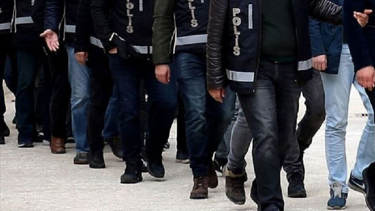 Manisa'da uyuşturucu operasyonu:10 gözaltı