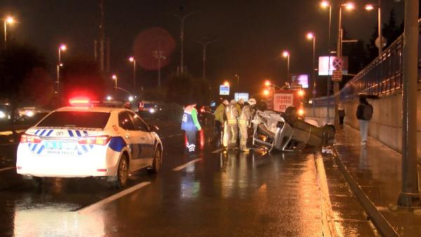 Bakırköy'de otomobil refüjü aşıp takla attı: 3 yaralı