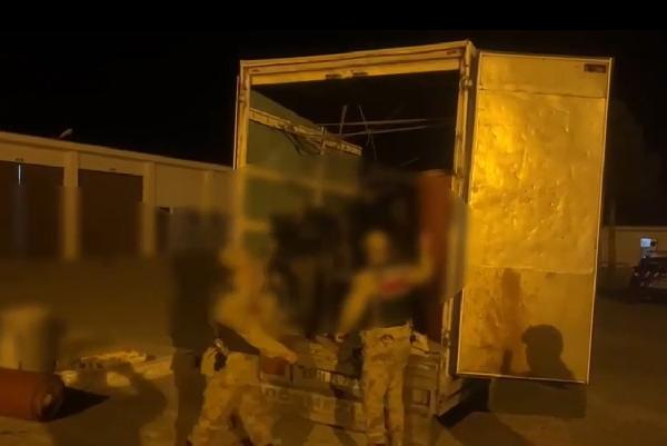 Kamyondan  Afganistan uyruklu 60 kaçak göçmen çıktı