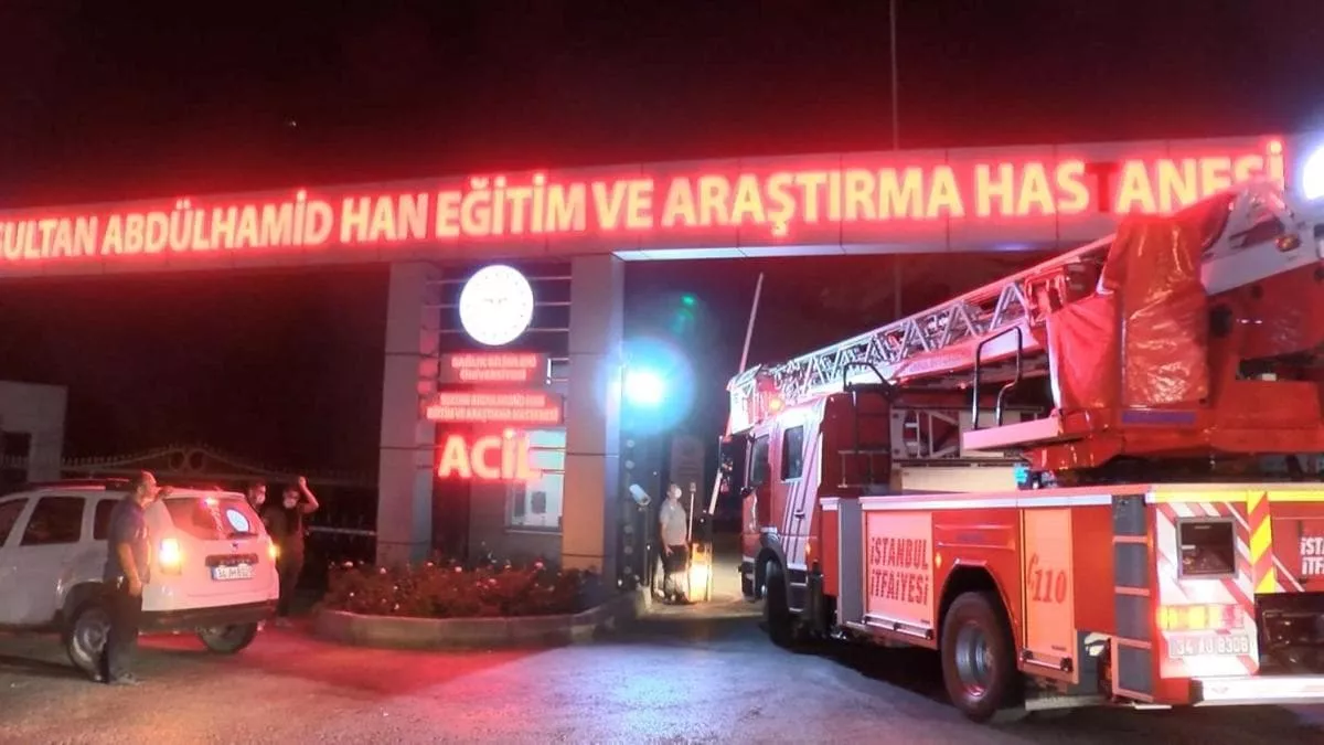 Sultan Abdülhamid Han Hastanesi'nde yangın çıktı, hastalar tahliye ediliyor
