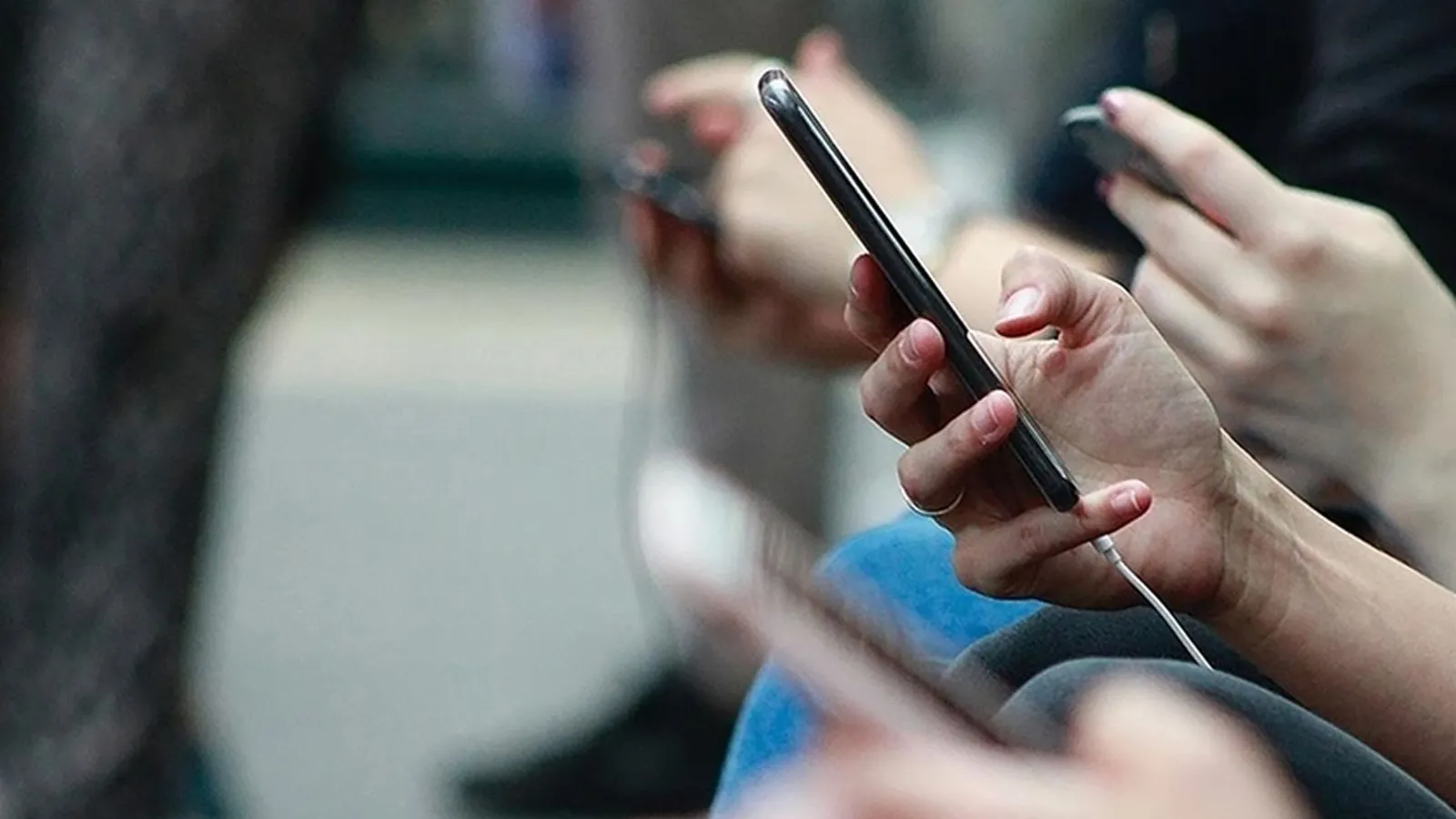 İthal cep telefonlarına yapılacak 'gümrük zammı' iptal edildi